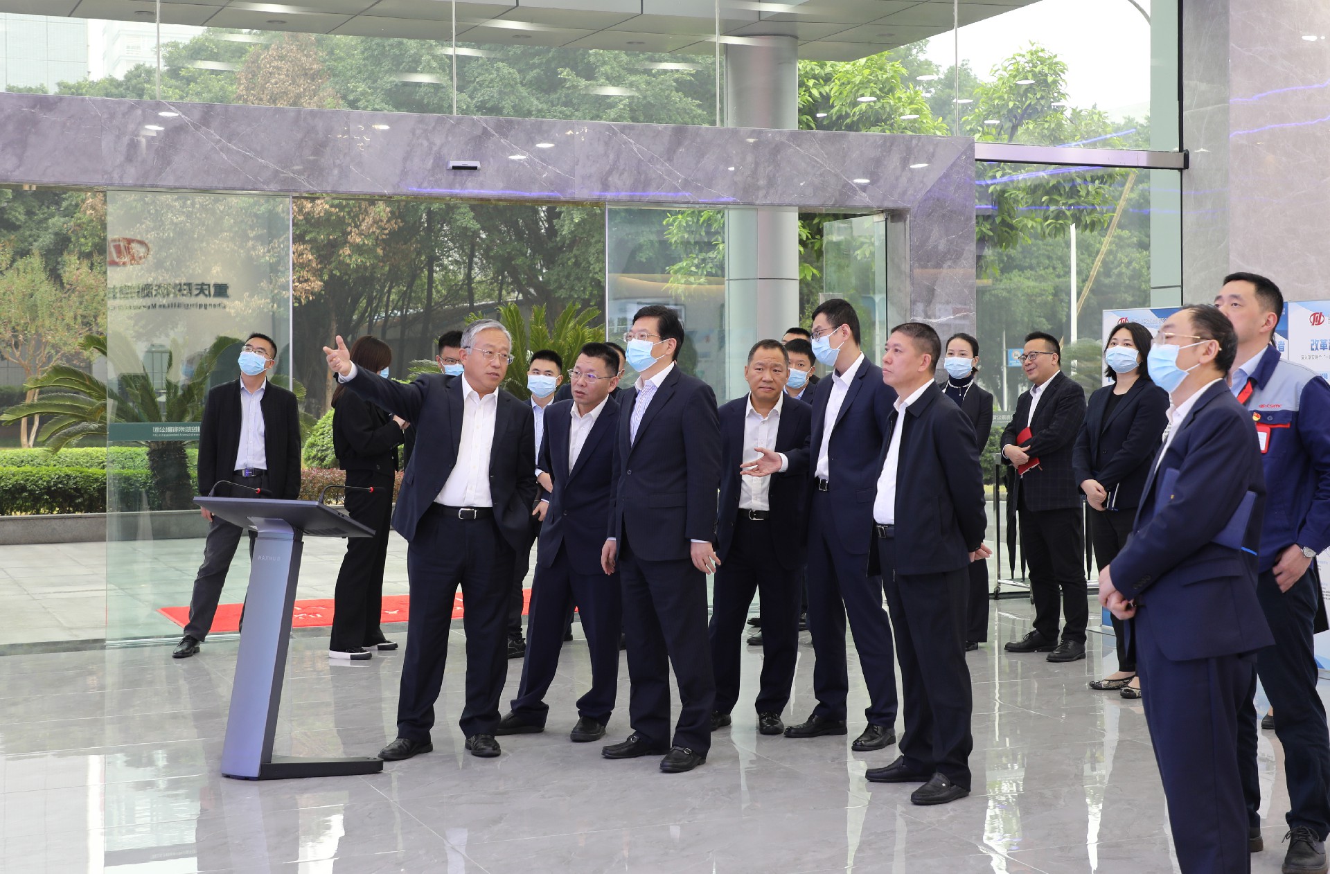 渝富控股集團(tuán)黨委書記、董事長(zhǎng)胡際權(quán)調(diào)研川儀股份高質(zhì)量發(fā)展情況